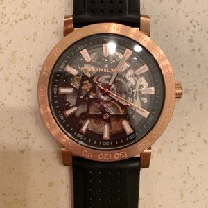 Michael Kors MK- 9033 carbon fiber watch.